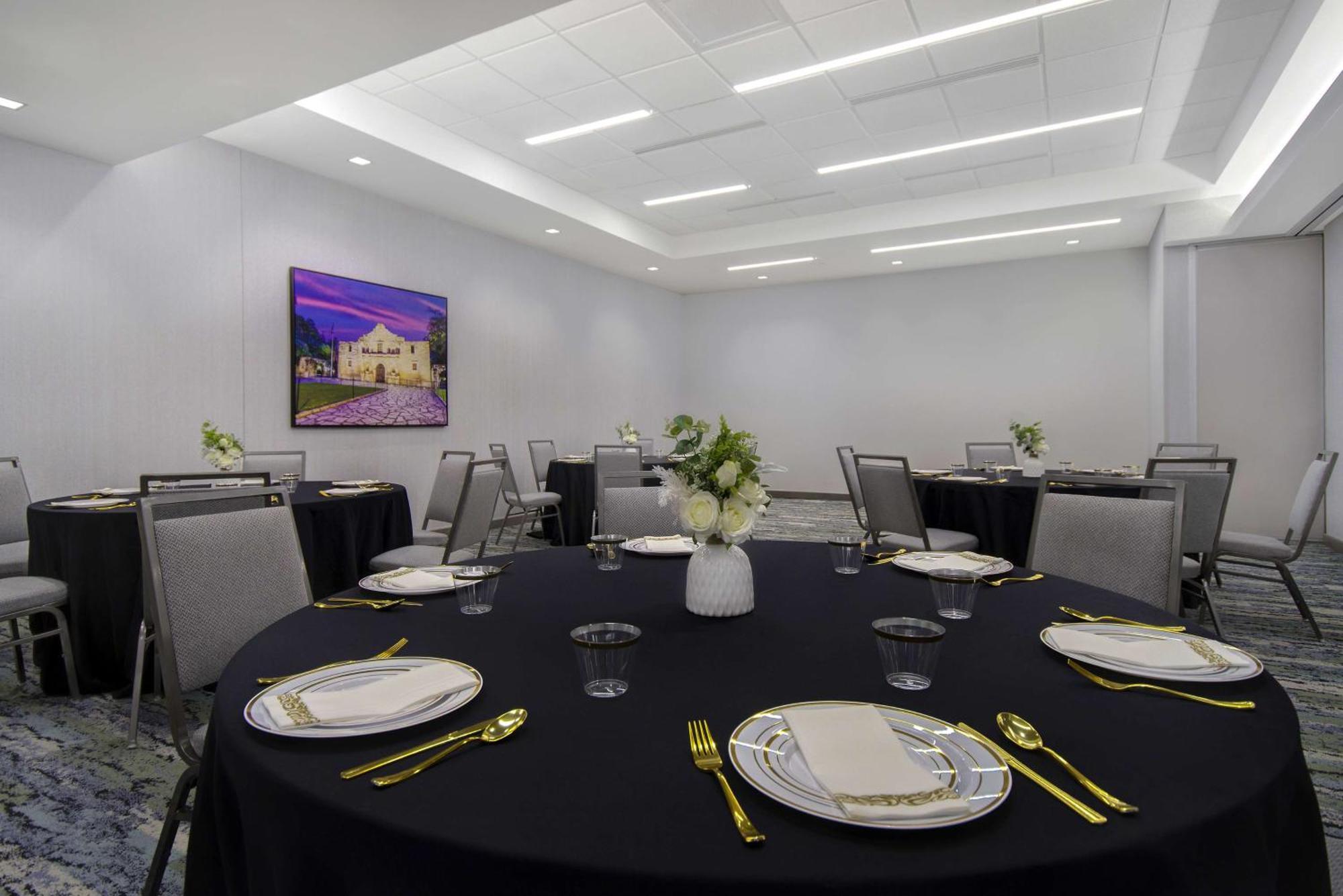 Hampton Inn & Suites San Antonio Riverwalk מראה חיצוני תמונה