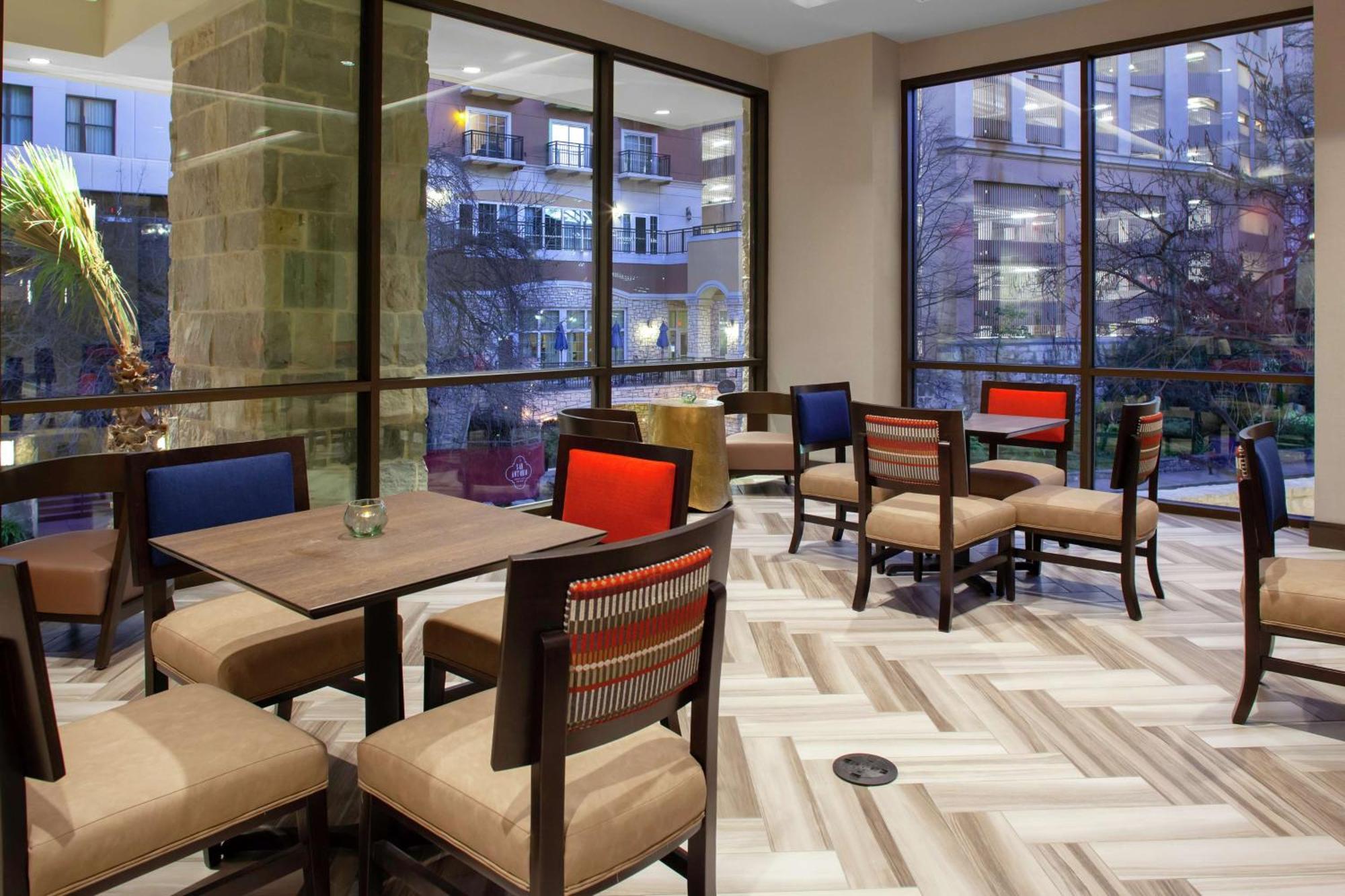 Hampton Inn & Suites San Antonio Riverwalk מראה חיצוני תמונה
